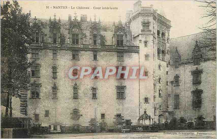 CPA Nantes Le Chateau Cour interieure 