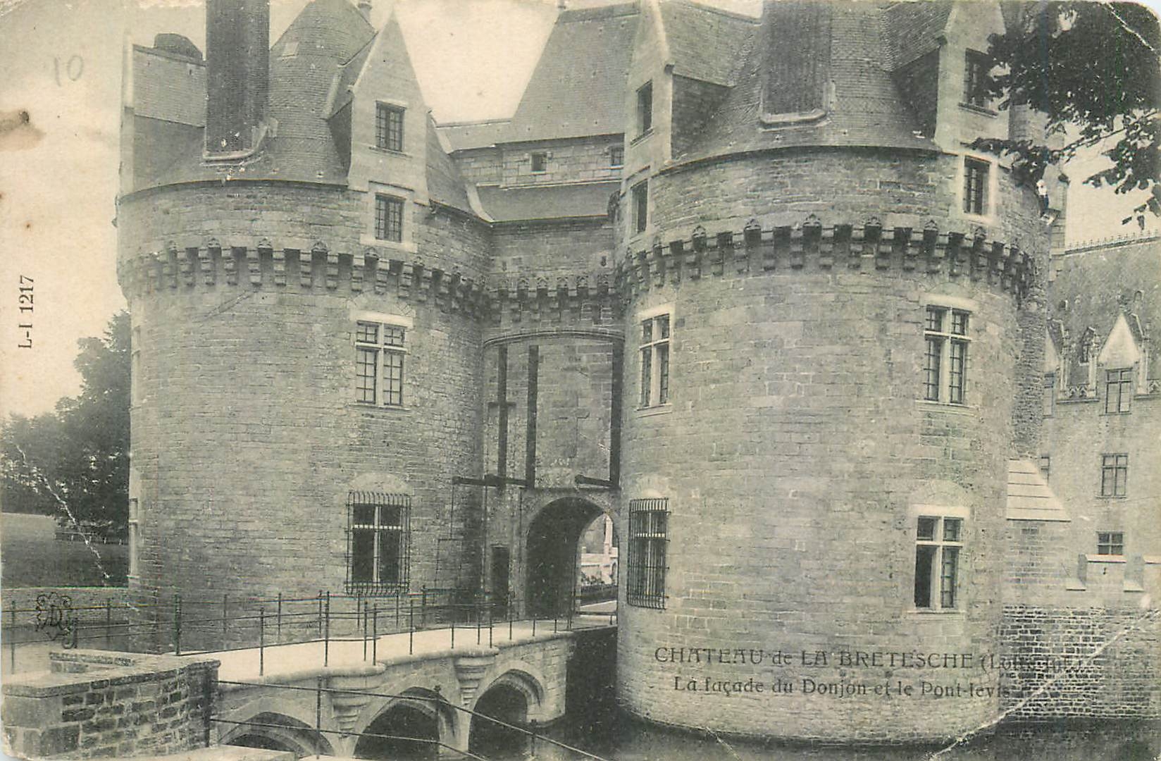 CPA Chateau de La Bretesche La Facade du Donjon et le Pont 