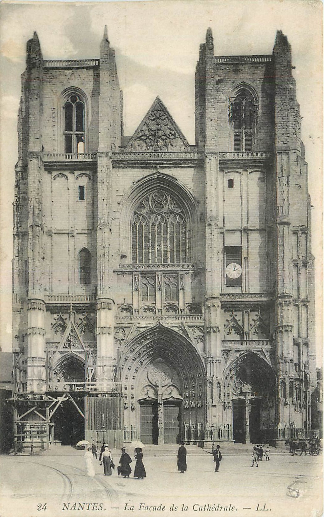 CPA Nantes La Facade de la Cathedrale 