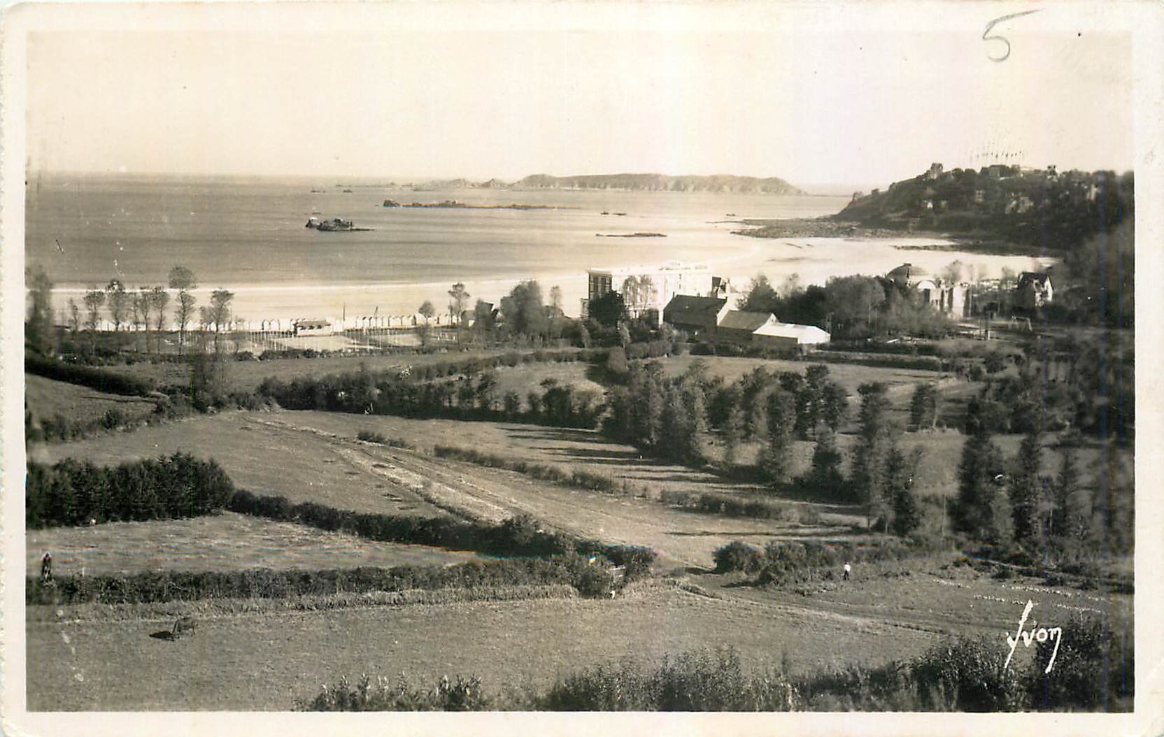 Perros-Guirec (C.-du-N.) — Vue panoramique de la plage de Trestreau — Éditions d'Art, Paris