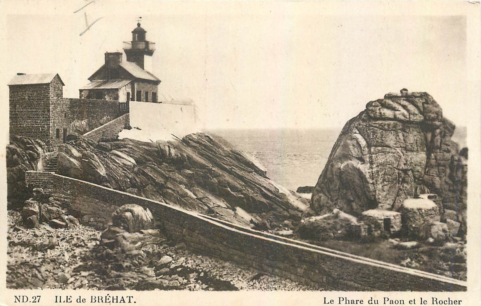 CPA Ile de Brehat Le Phare du Paon et le Rocher 