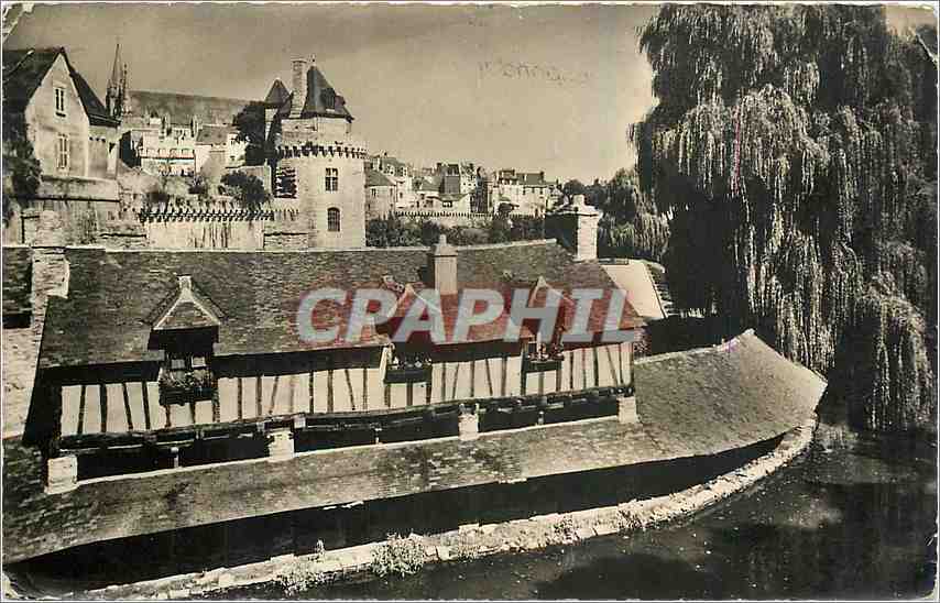 CPM Vannes Vieilles Maisons sur les Remparts 