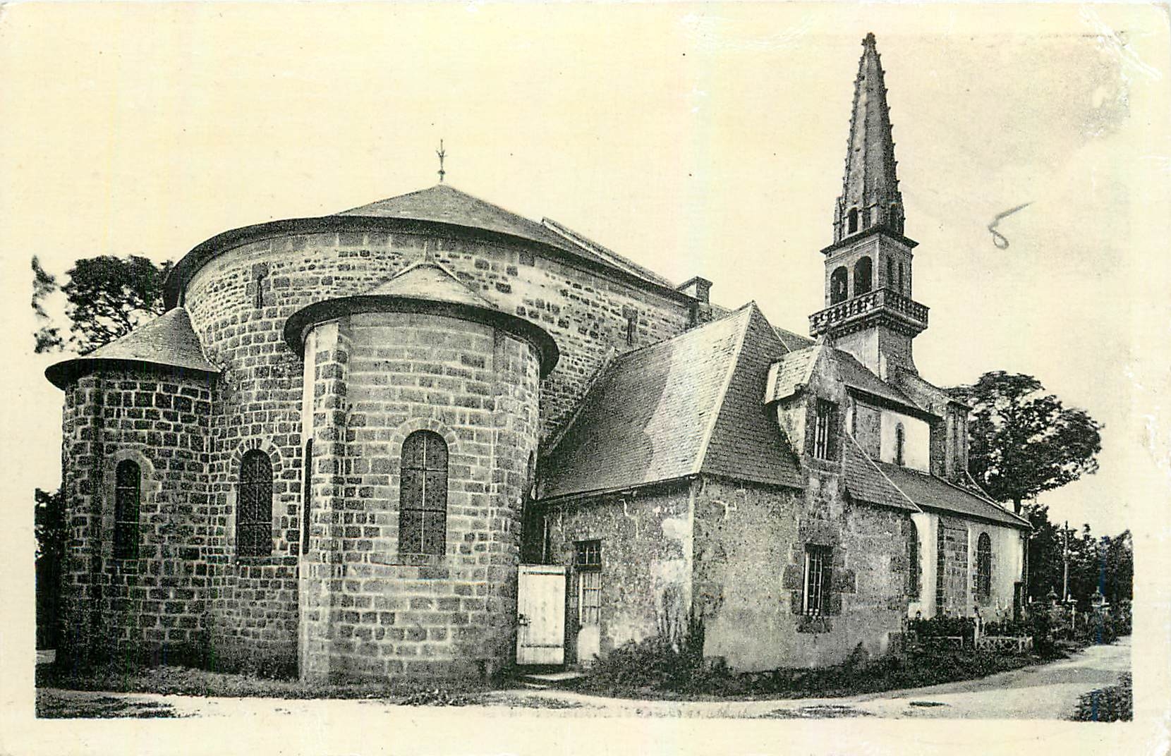 CPA Loctudy L'Eglise vue d'ensemble Cote Nord 