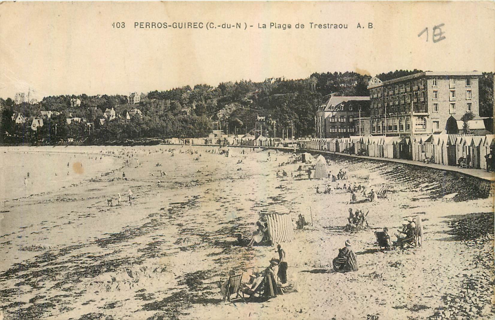 CPA Perros Guirec C du N La Plage de Trestraou 
