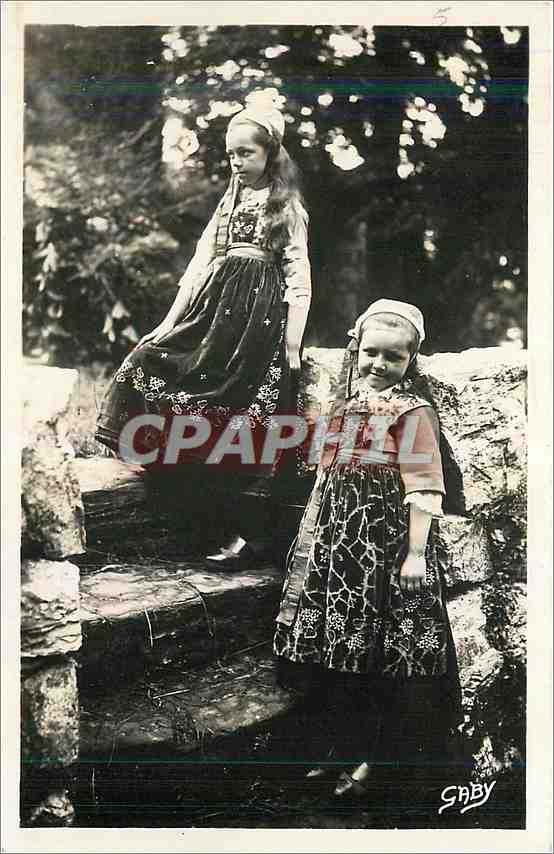 CPA La Bretagne Fillettes de Plougastel Daoulas Finistere Folklore