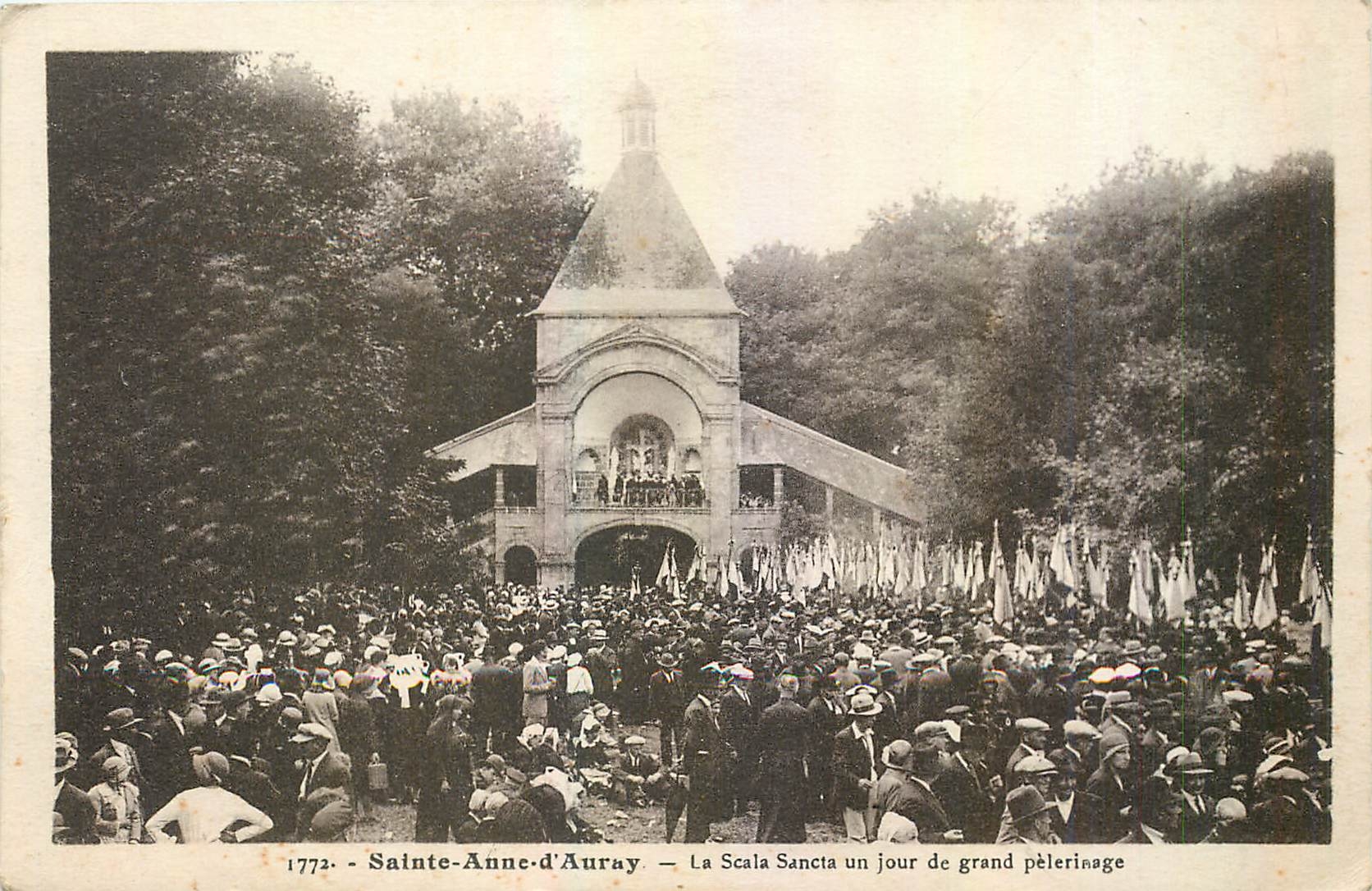 CPA Sainte Anne d'Auray La Scala Sancta un jour de grand pelerinage 