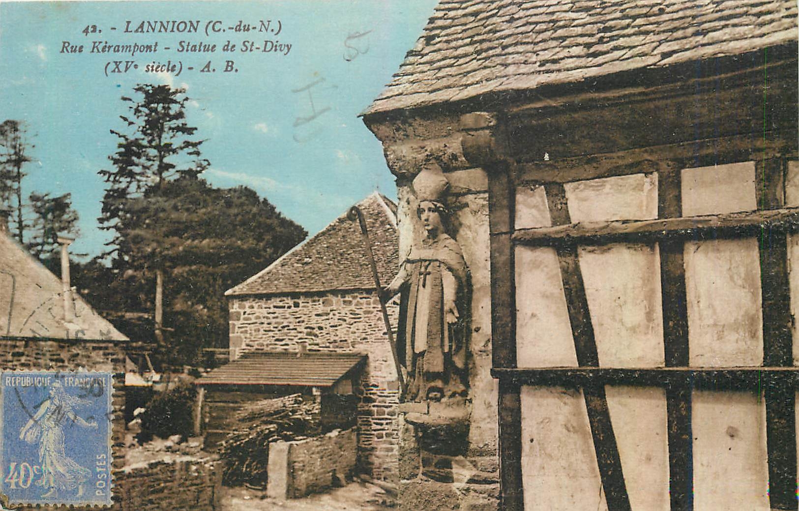 CPA Lannion C du N Rue Kerampont Statue de St Divy 