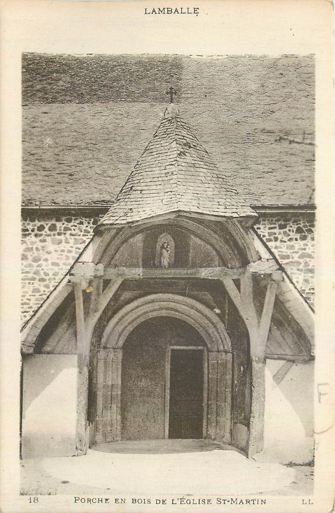 CPA Lamballe Porche en Bois de l'Eglise St Martin 