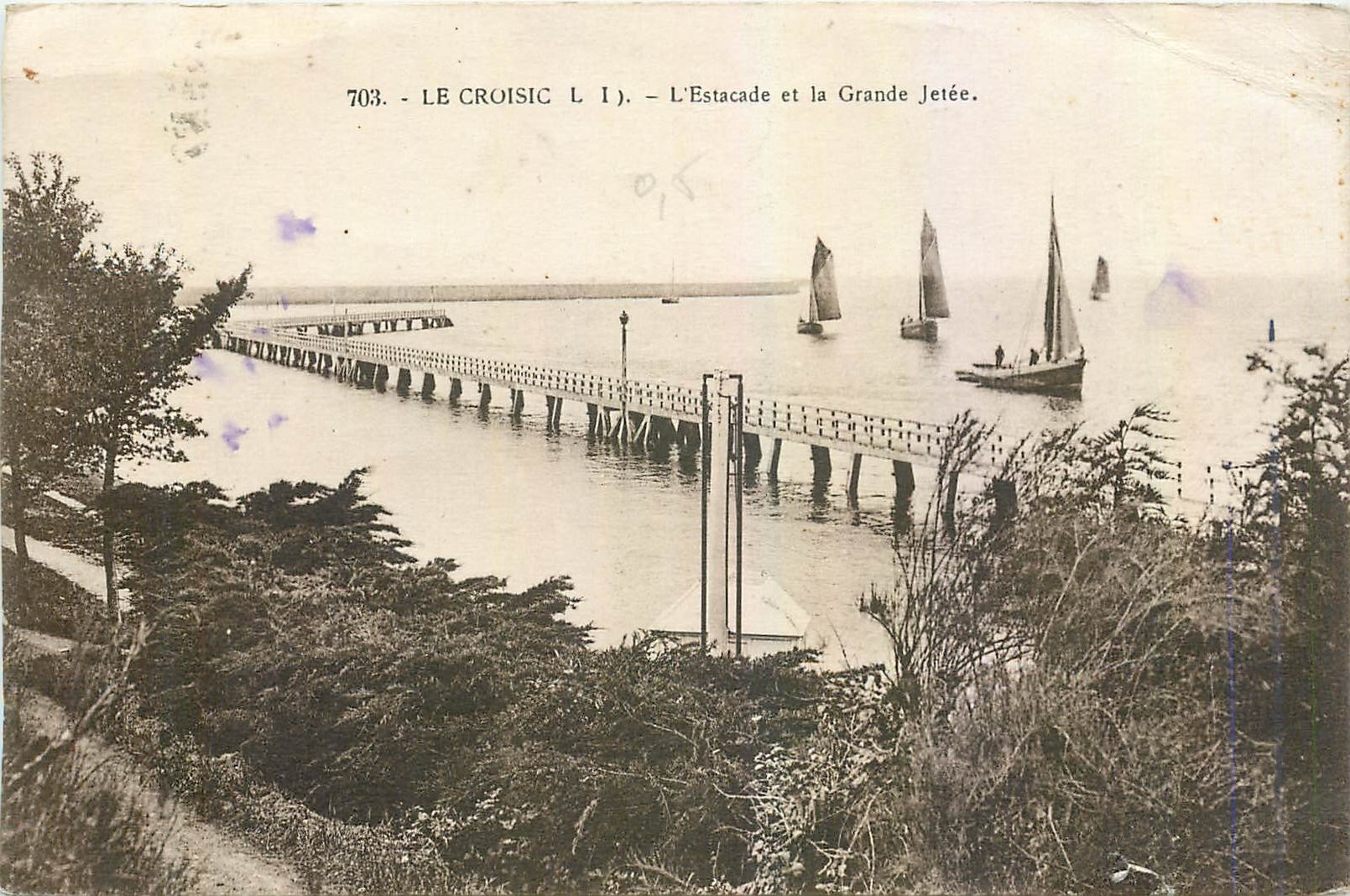 CPA Le Croisic L'Estacade et la Grande Jetee Bateaux