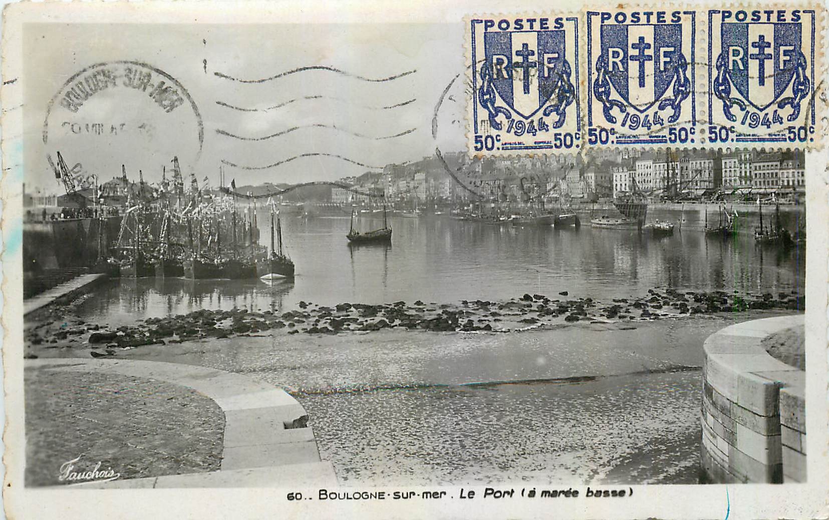 CPA Boulogne sur Mer Le Port Bateaux 