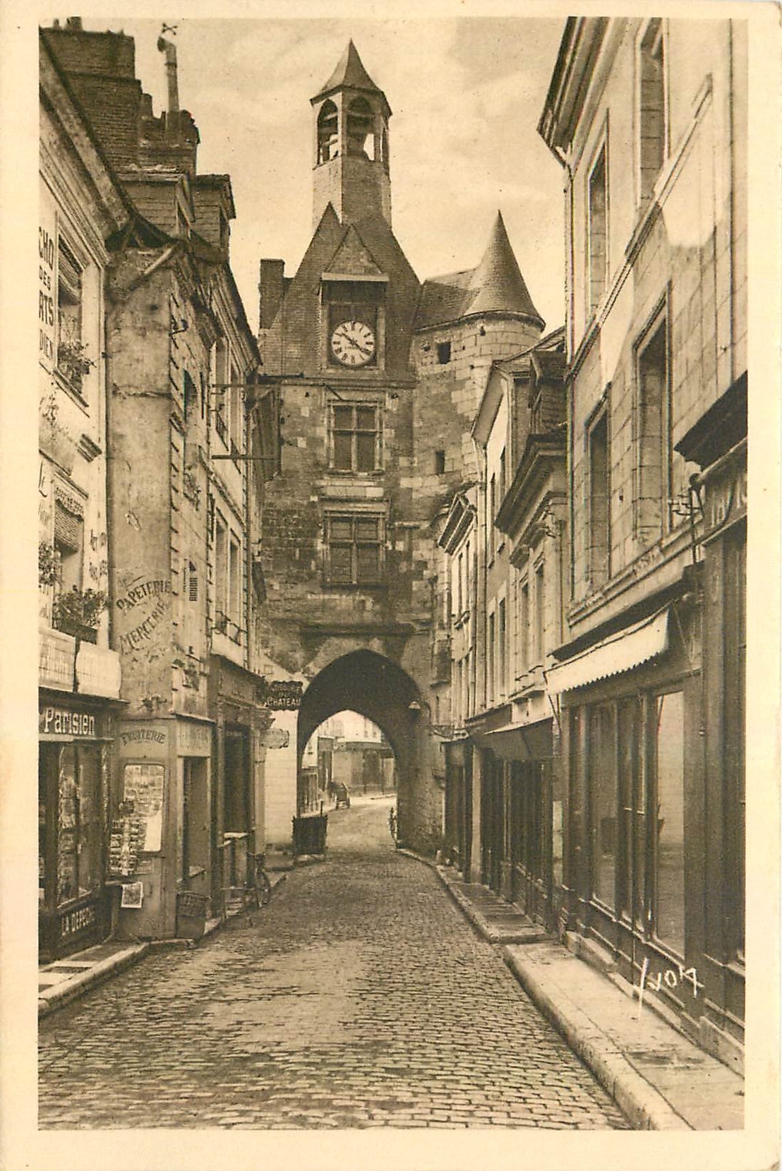 CPA Amboise Indre et Loire Tour de l'Horloge 
