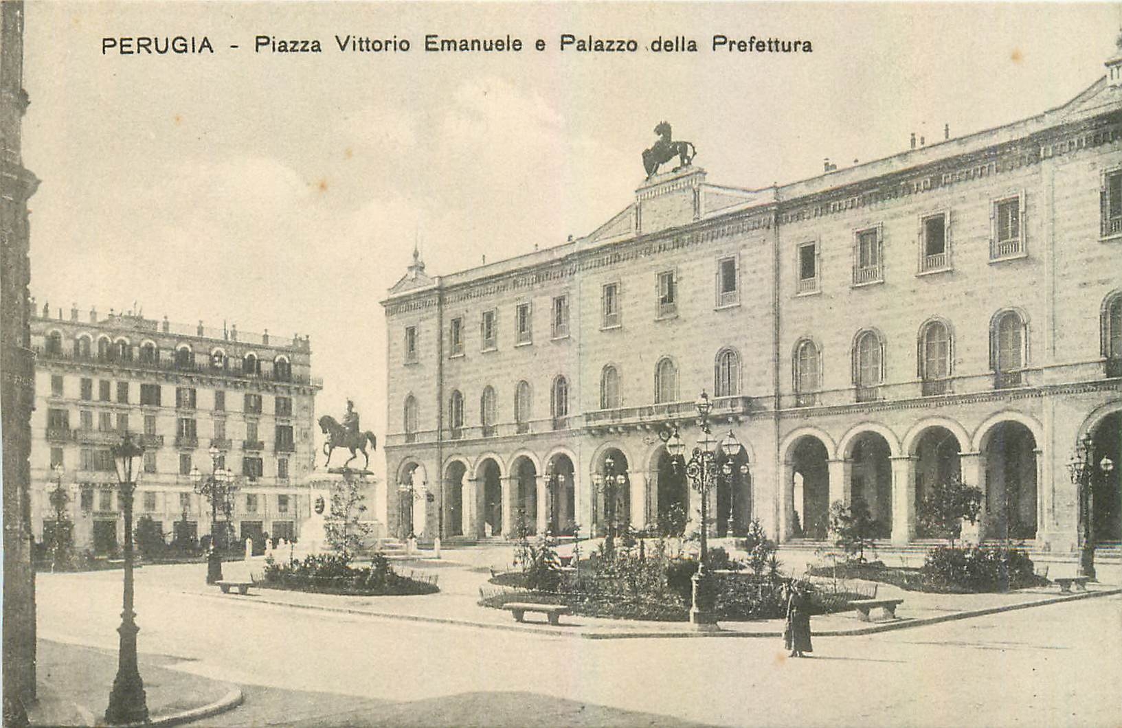 CPA Perugia Piazza Vittorio Emanuele e Palazzo della Prefettura 
