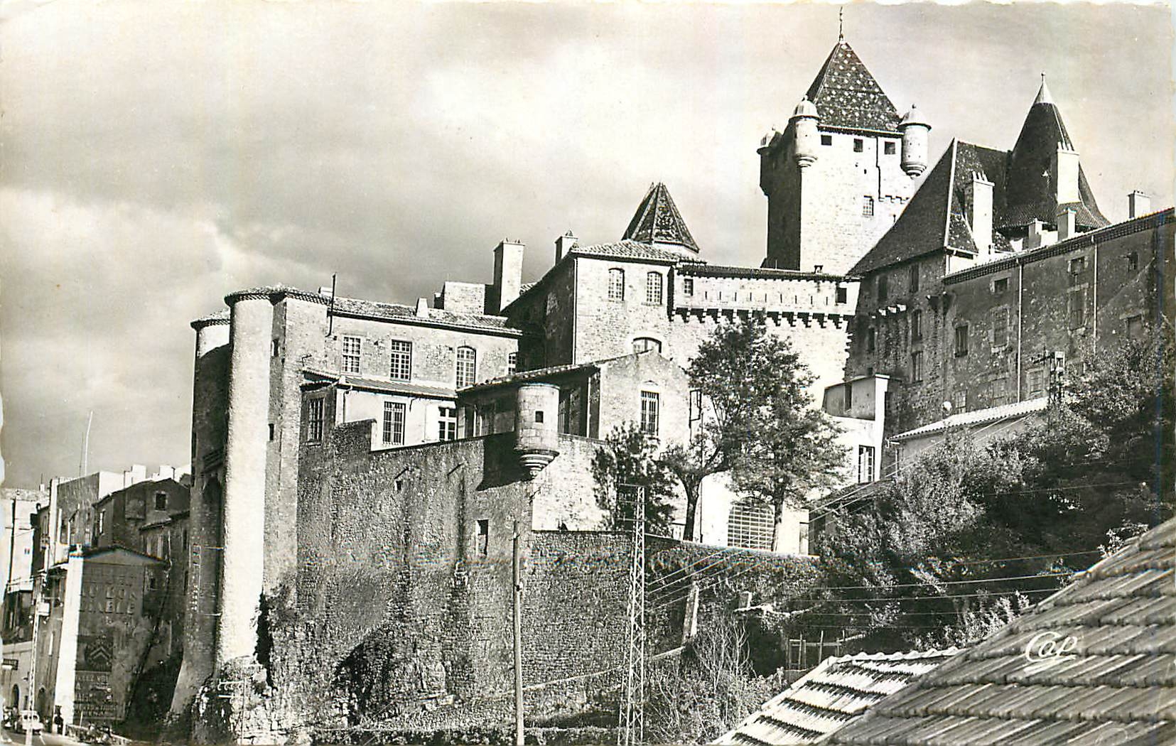 CPM Aubenais en Vivarais Le Vieux Chateau 
