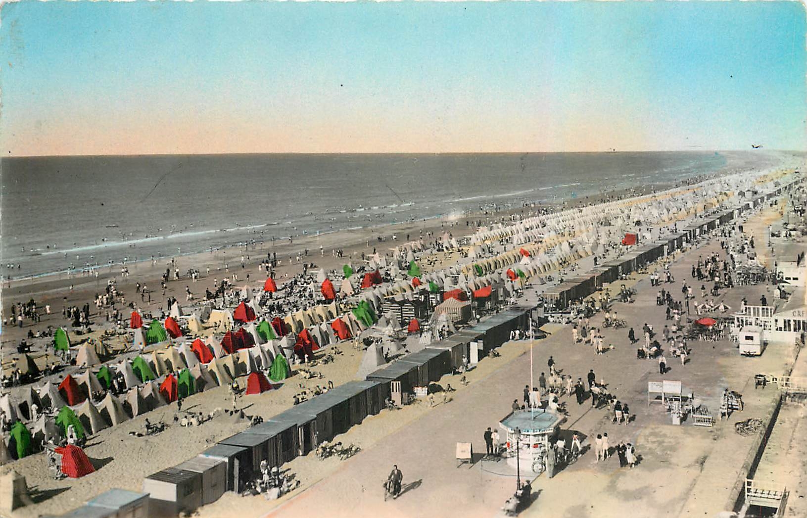 CPM Malo les Bains Nord Perspective sur la plage 