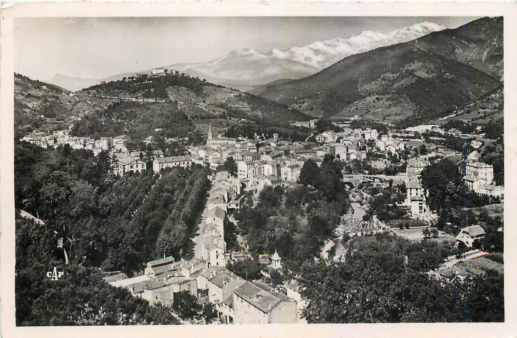 Amélie-les-Bains — Vue générale et le Massif du Canigou (alt. 2785 m.) — CAP