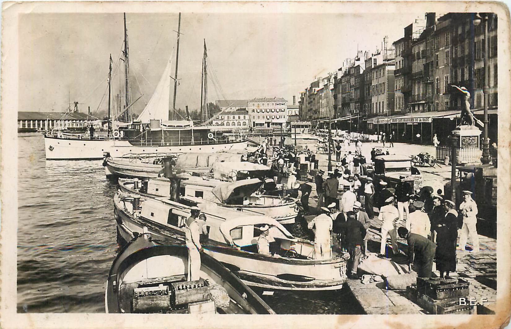 Toulon — Vue sur le quai — C. A. Trasbourg - Paris
