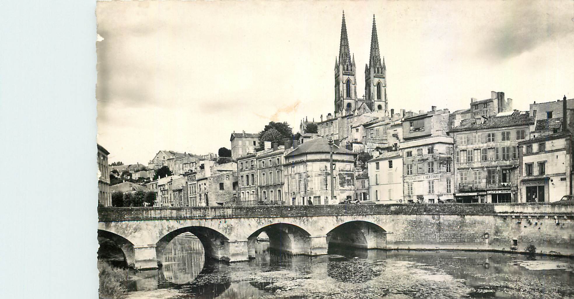 Niort (Deux-Sèvres) — Der alte Brücke und die Kirche Saint-André — Edition du Globe, Paris