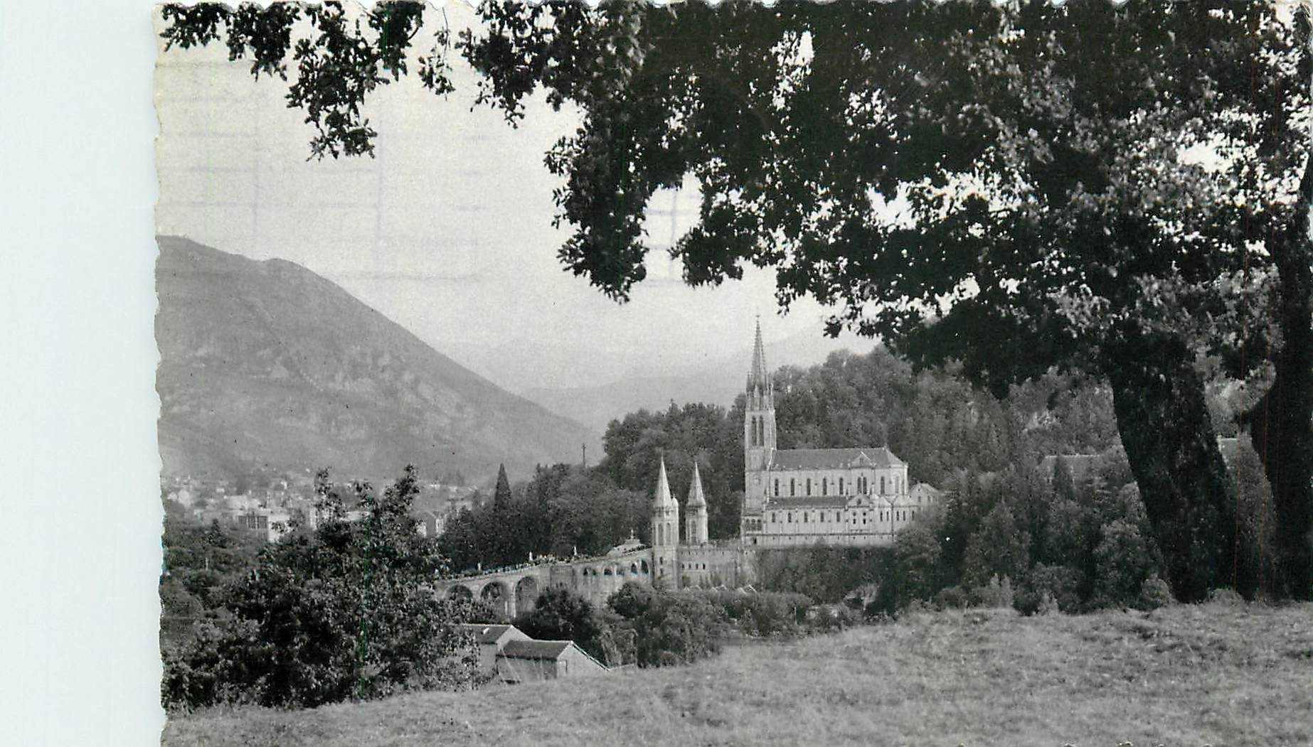 CPM Lourdes La Basilique et le Pic du Jer 