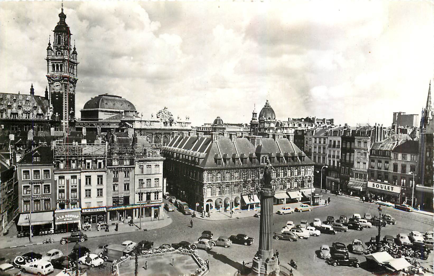 Lille - Place du Général de Gaulle — vue panoramique avec colonne et éditeur COMBIEUR