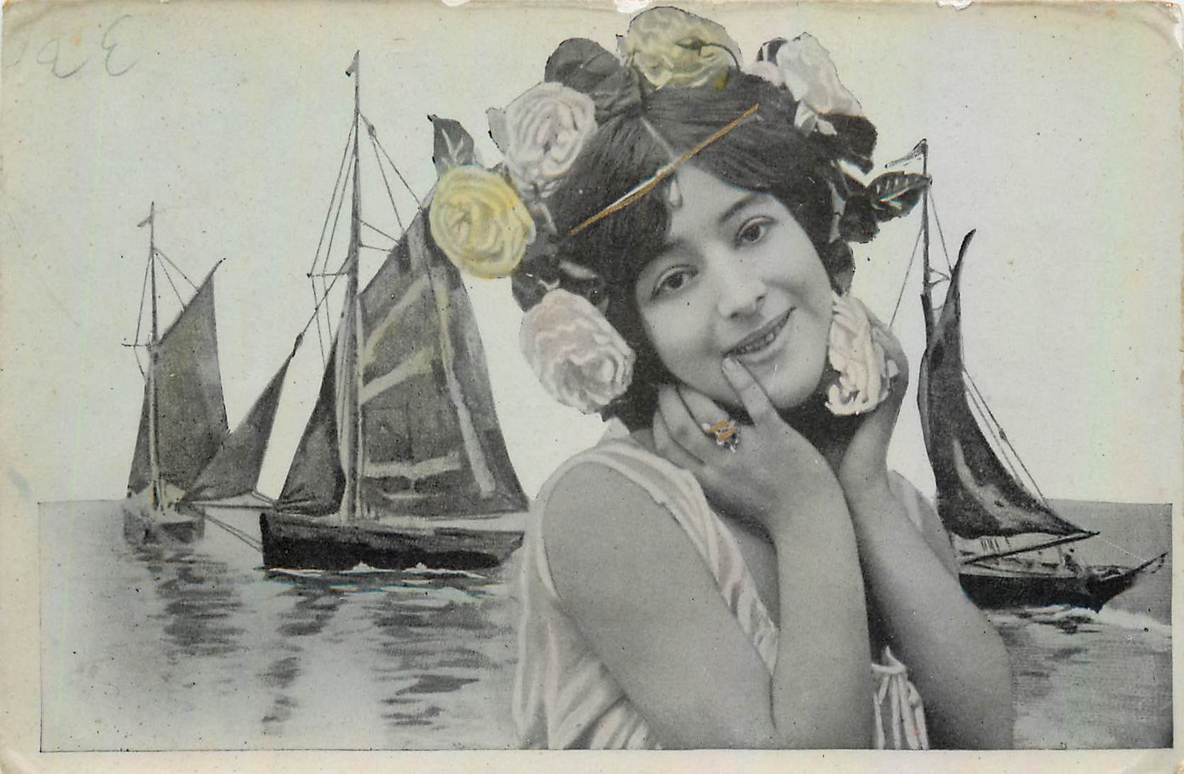 CPA Femme Bateaux