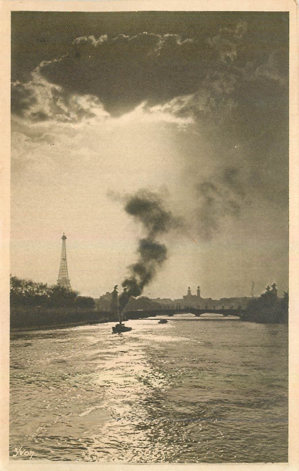CPA Effet d'eclairanage sur la Seine Tour Eiffel Paris