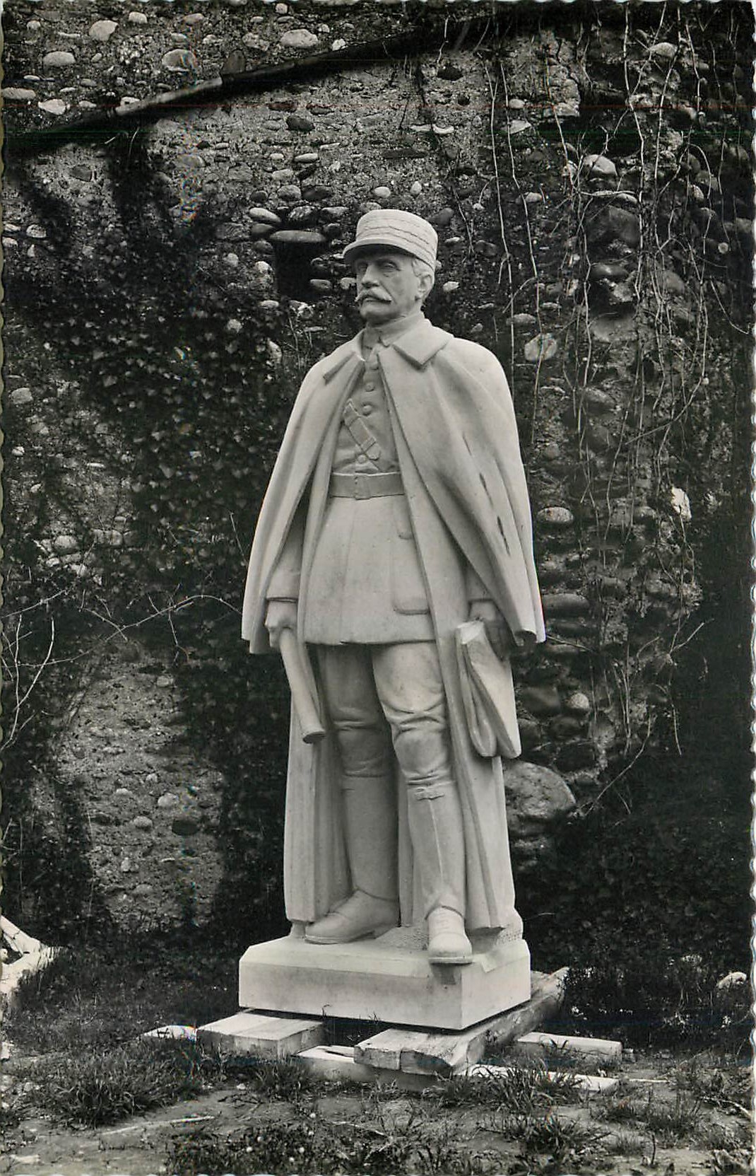 Valentine (Haute-Garonne) — Statue du Maréchal Foch — Sculpture de Michelet Edmond