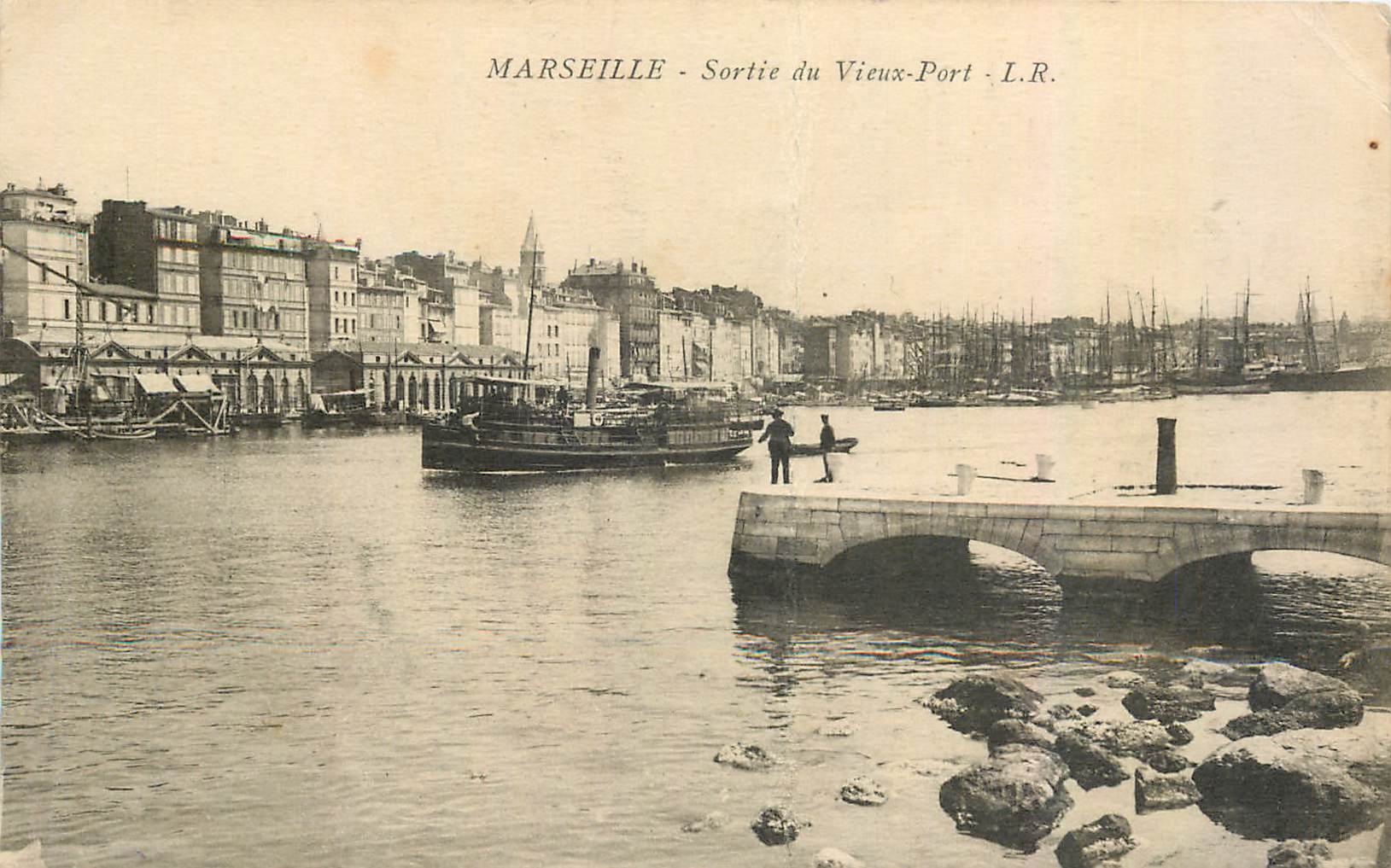 CPA Marseille Sortie du Vieux Port Bateau