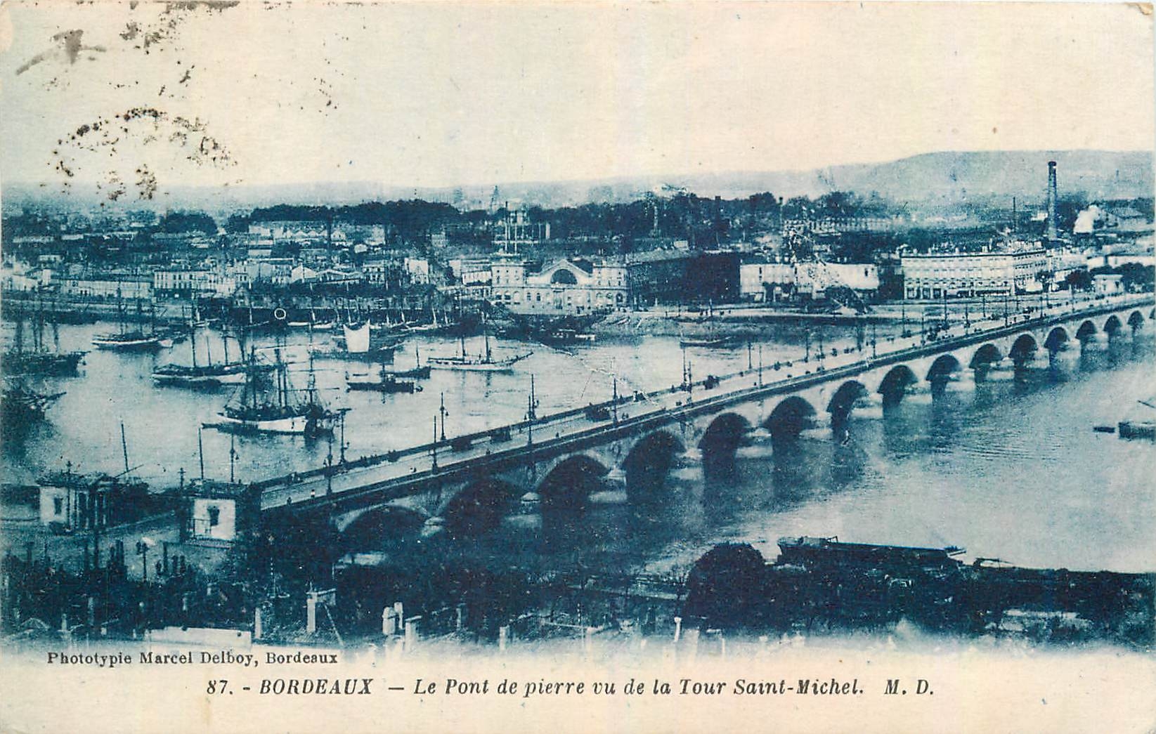 CPA Bordeaux Le Pont de Pierre vu dela Tour Saint Michel 