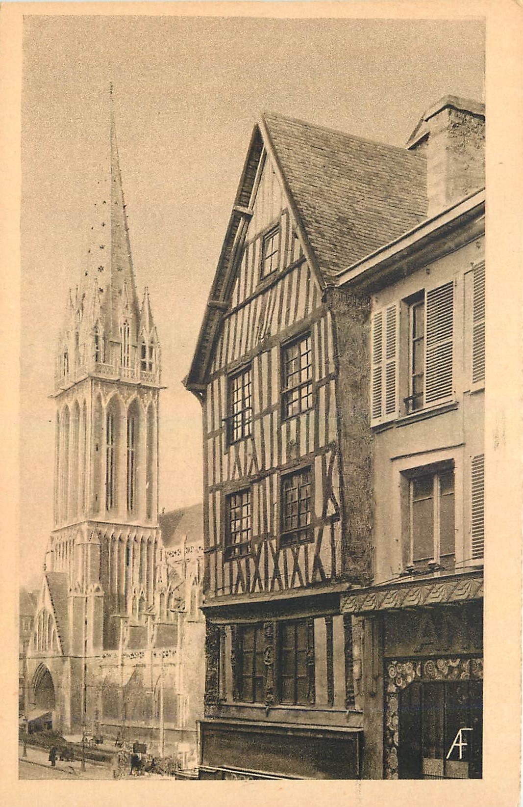 CPA Caen Place et Eglise Saint Pierre Vieille maison Rue Saint Jean