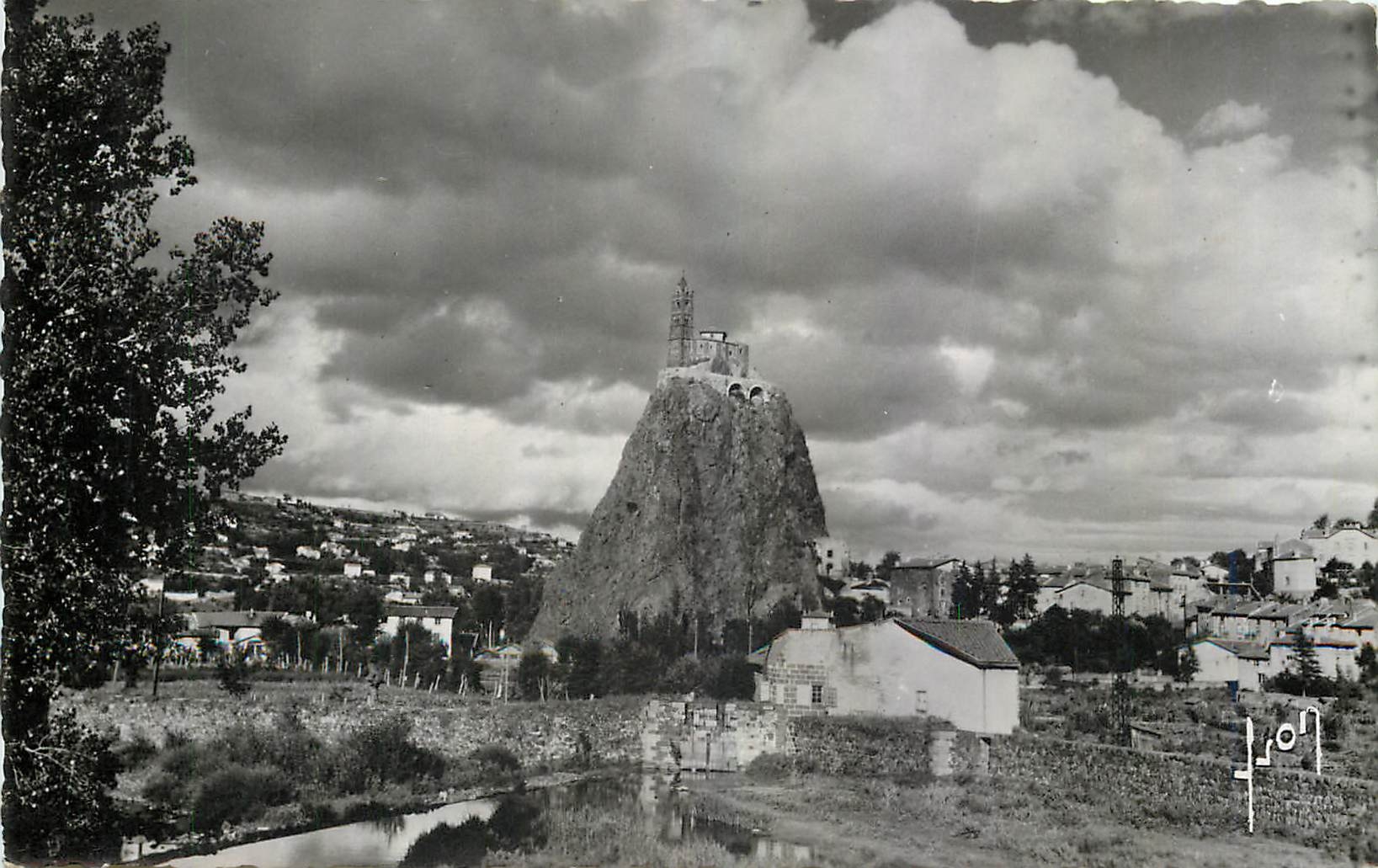 CPM Le Puy Haute Loire La chapelle et le rocher 