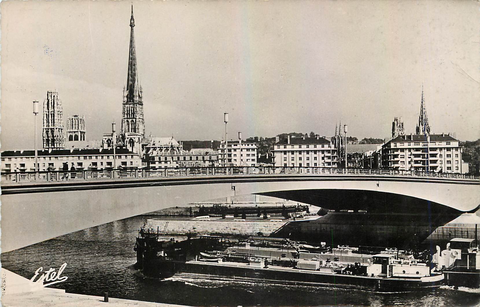 CPM Rouen Vue sur le Pont Corneille et la Cathedrale Bateau 