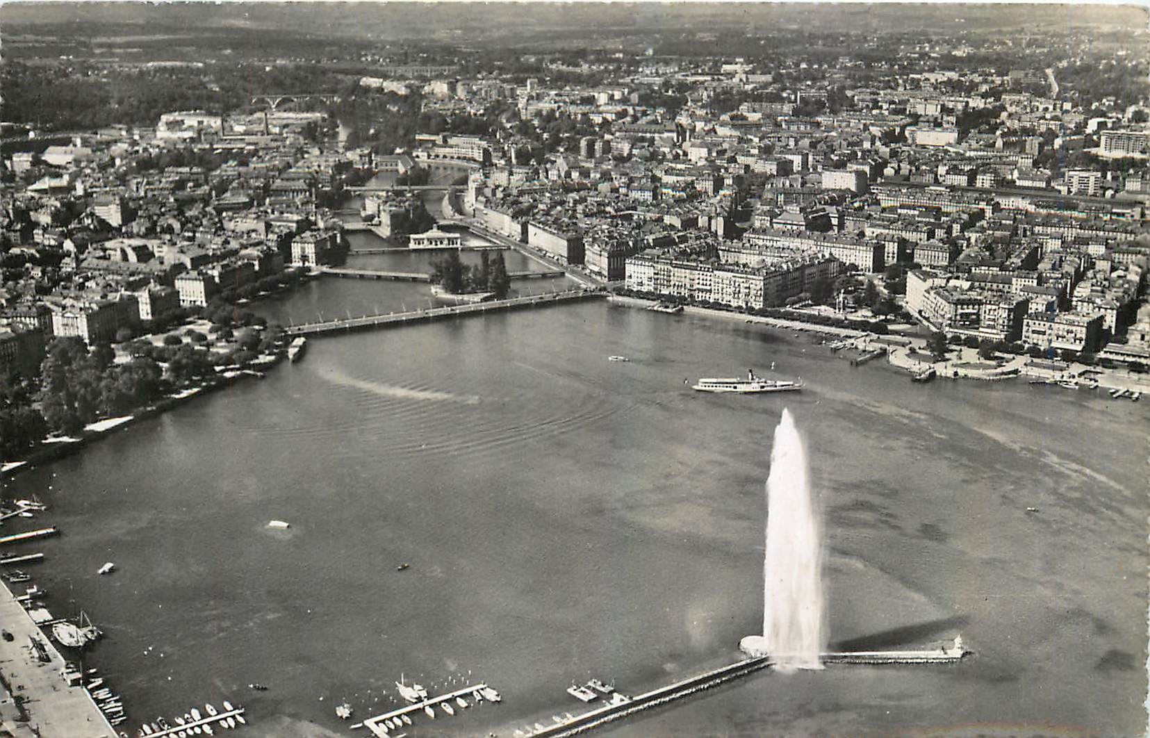 CPM Geneve Vue aerienne du jet d'eau la Rade et la Ville 