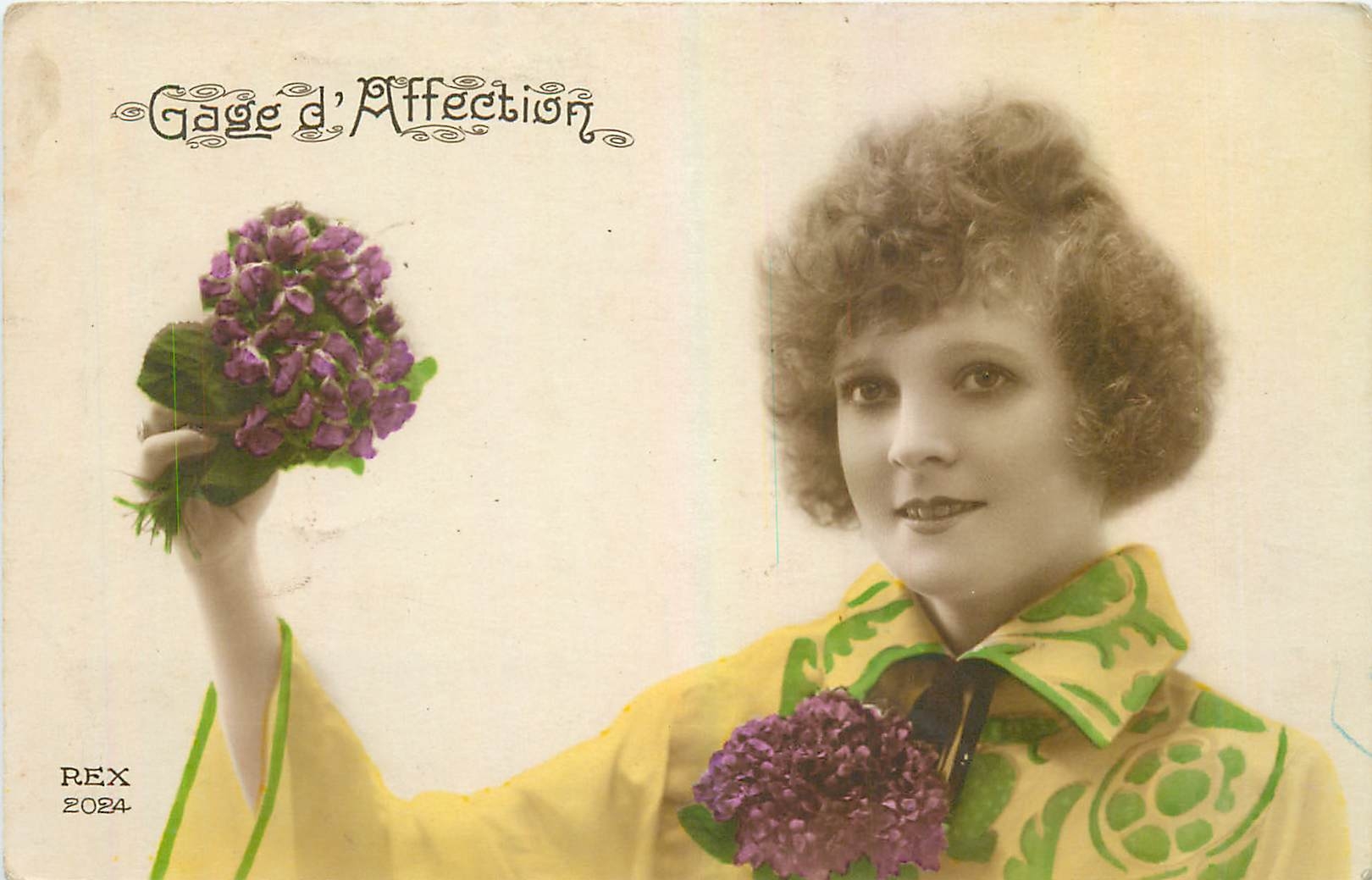 Femme tenant un bouquet de fleurs — Gage d'Affection — REX 2024 - Recto