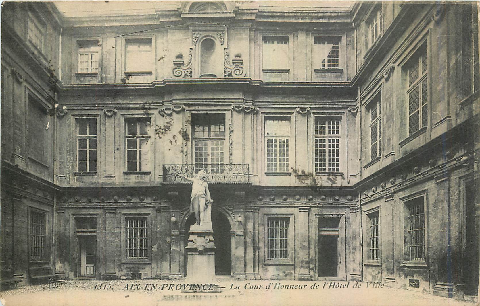 Aix-en-Provence — La Cour d'Honneur de l'Hôtel de Ville — éditeur anonyme, n° 1315