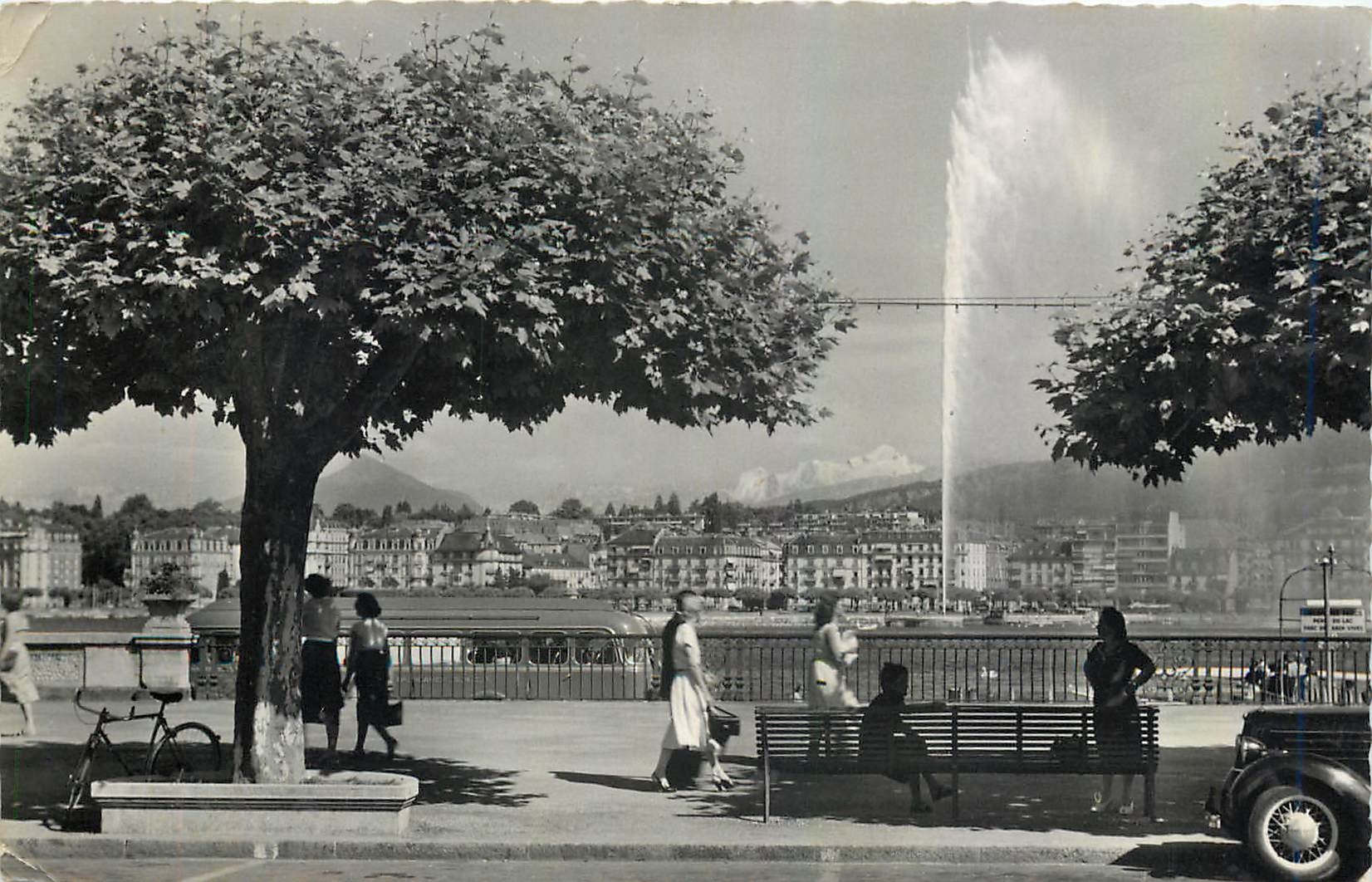 CPM Geneve Quai du Mont Blanc et le jet d'eau et le Mont Blanc