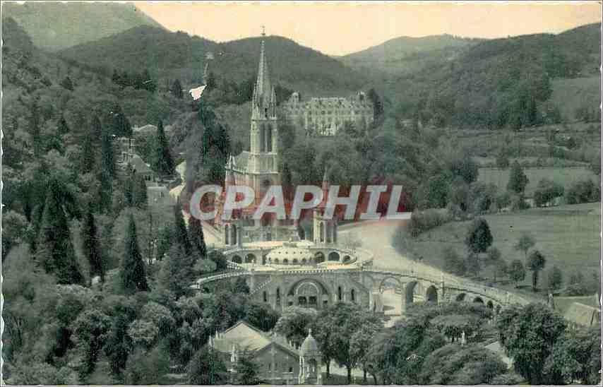 CPA Lourdes La Basilique et le Gave Monument Interallie 