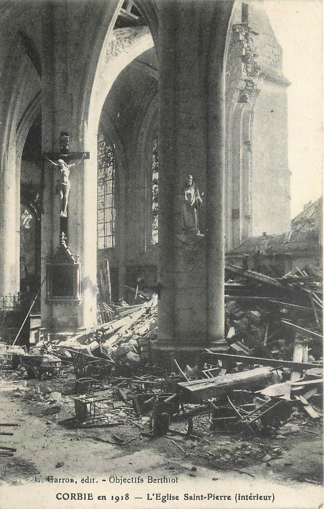 CPA Corbie en 1918 L'Eglise Saint Pierre Interieur Militaria