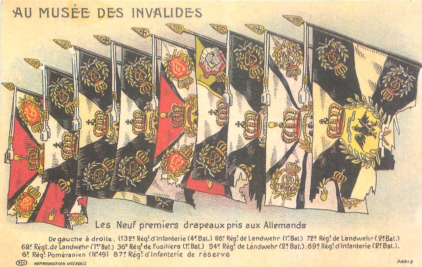 CPA Au Musee des Invalides Les Neuf premiers drapeaux pris aux Allemands Militaria