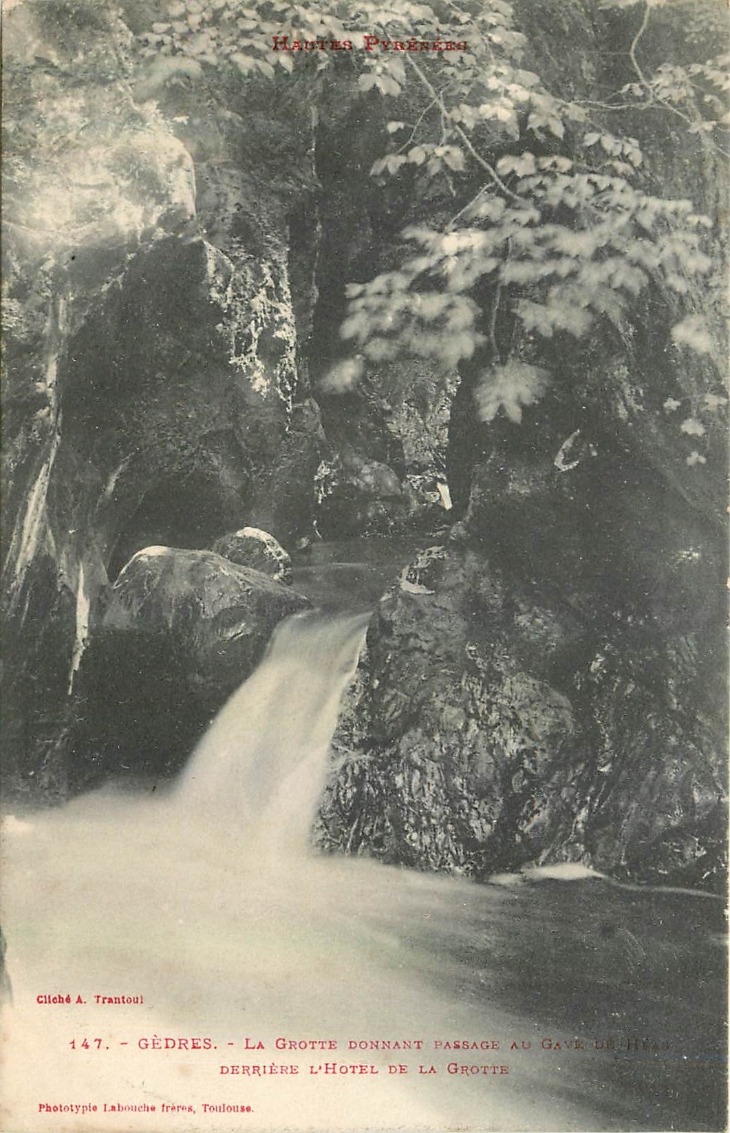 Gèdre - La Grotte donnant passage au Gave de Hédas - Hautes Pyrénées — Phototypie Labouche frères, Toulouse, n° 147