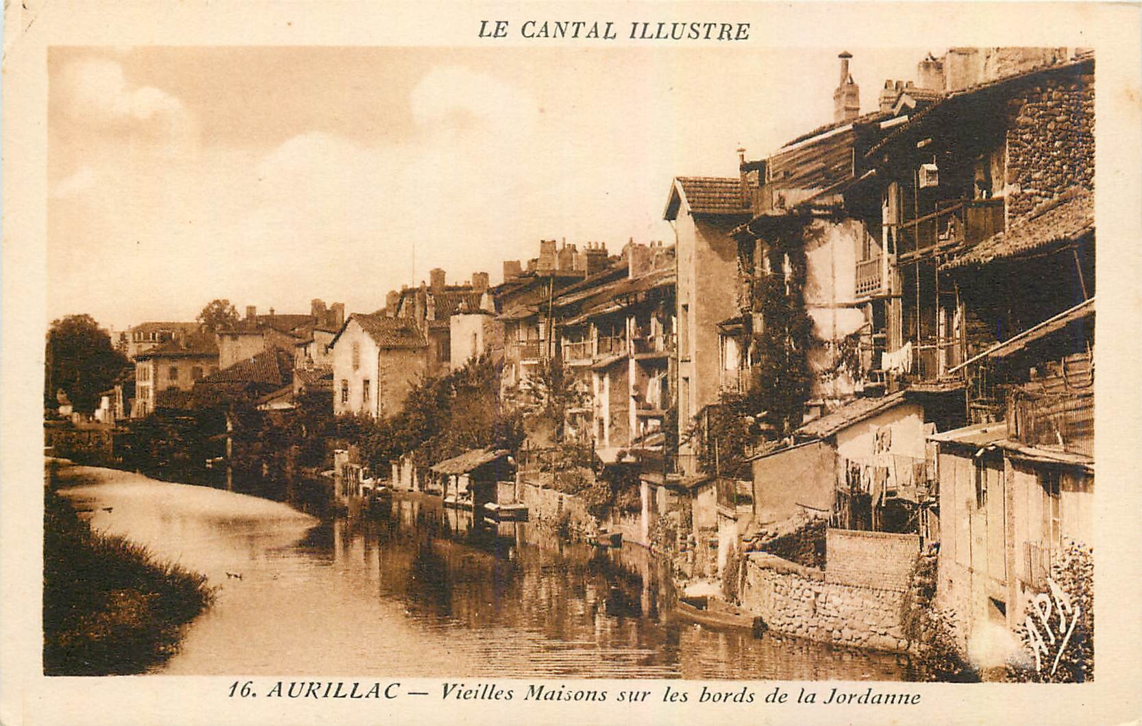 CPA Aurillac Vieilles Maisons sur les bords de la Jordanne 