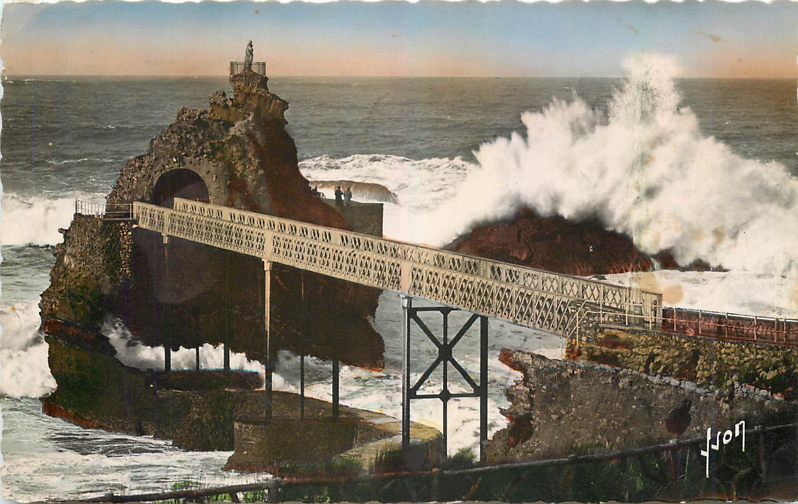 Le Rocher de la Vierge à Biarritz — gros temps — éditeur Léon