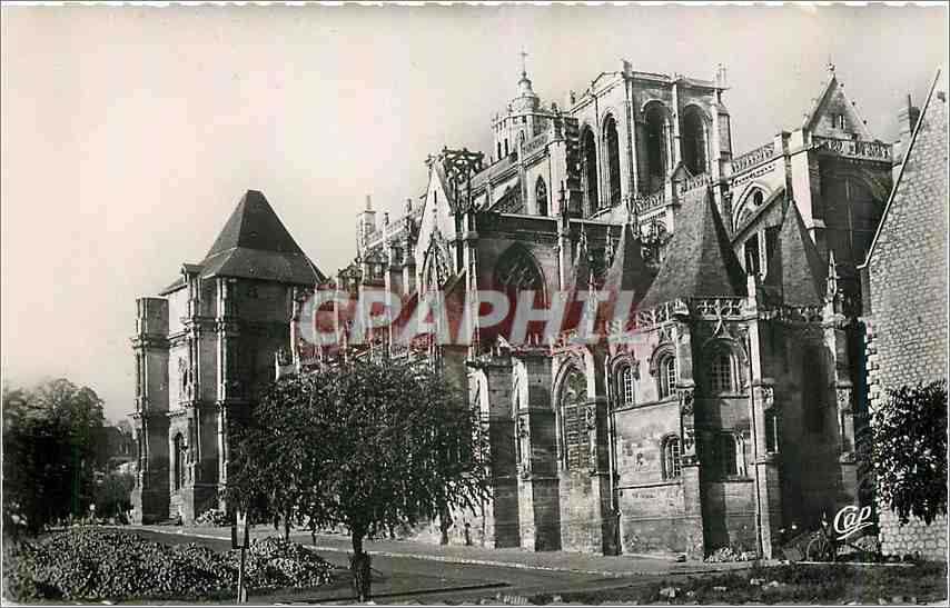 CPM Gisors Cote Sud de la Cathedrale a l'entree duquel Henri IV fut reconnu Catholique 