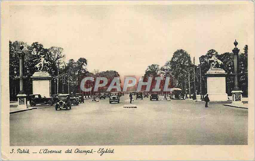 CPA Paris L'Avenue des Champs Elysees 