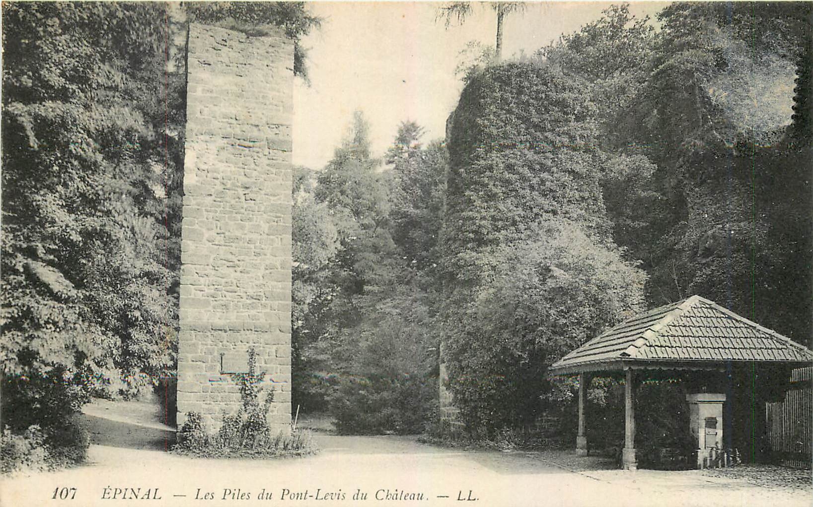 CPA Epinal Les Piles du Pont Levis du Chateau 