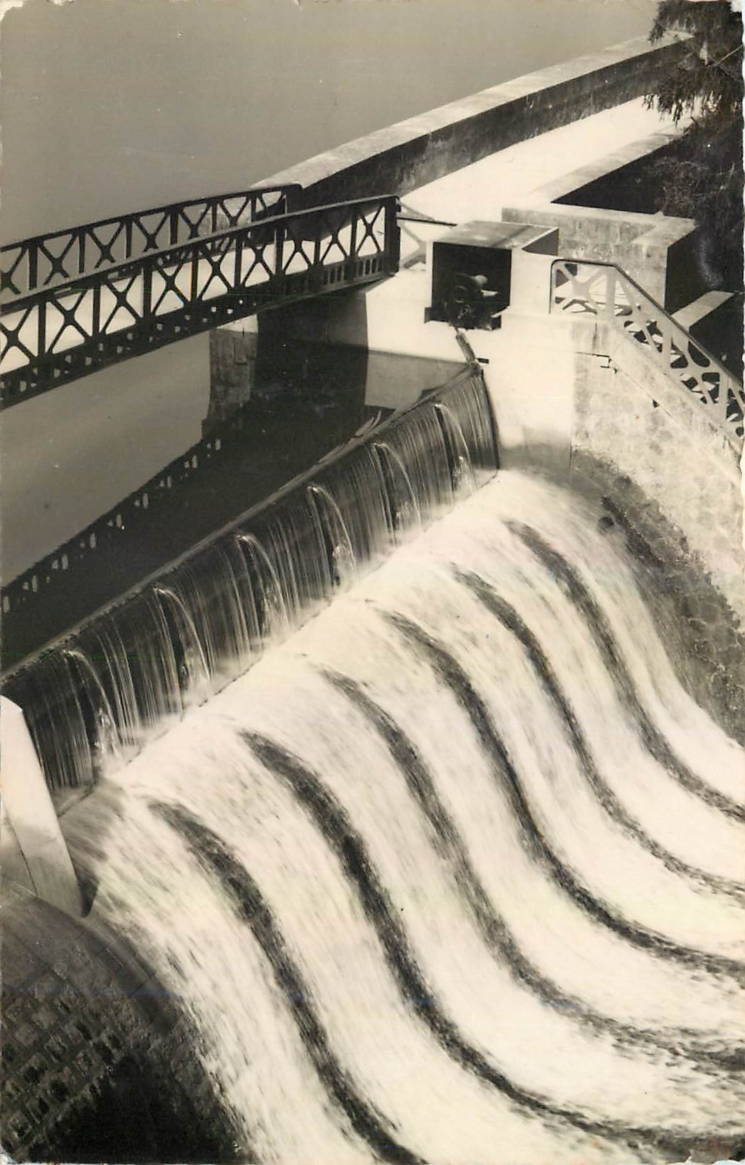 CPM Pont et Massene Cote d'Or Le Barrage de Pont Le Deversoir 