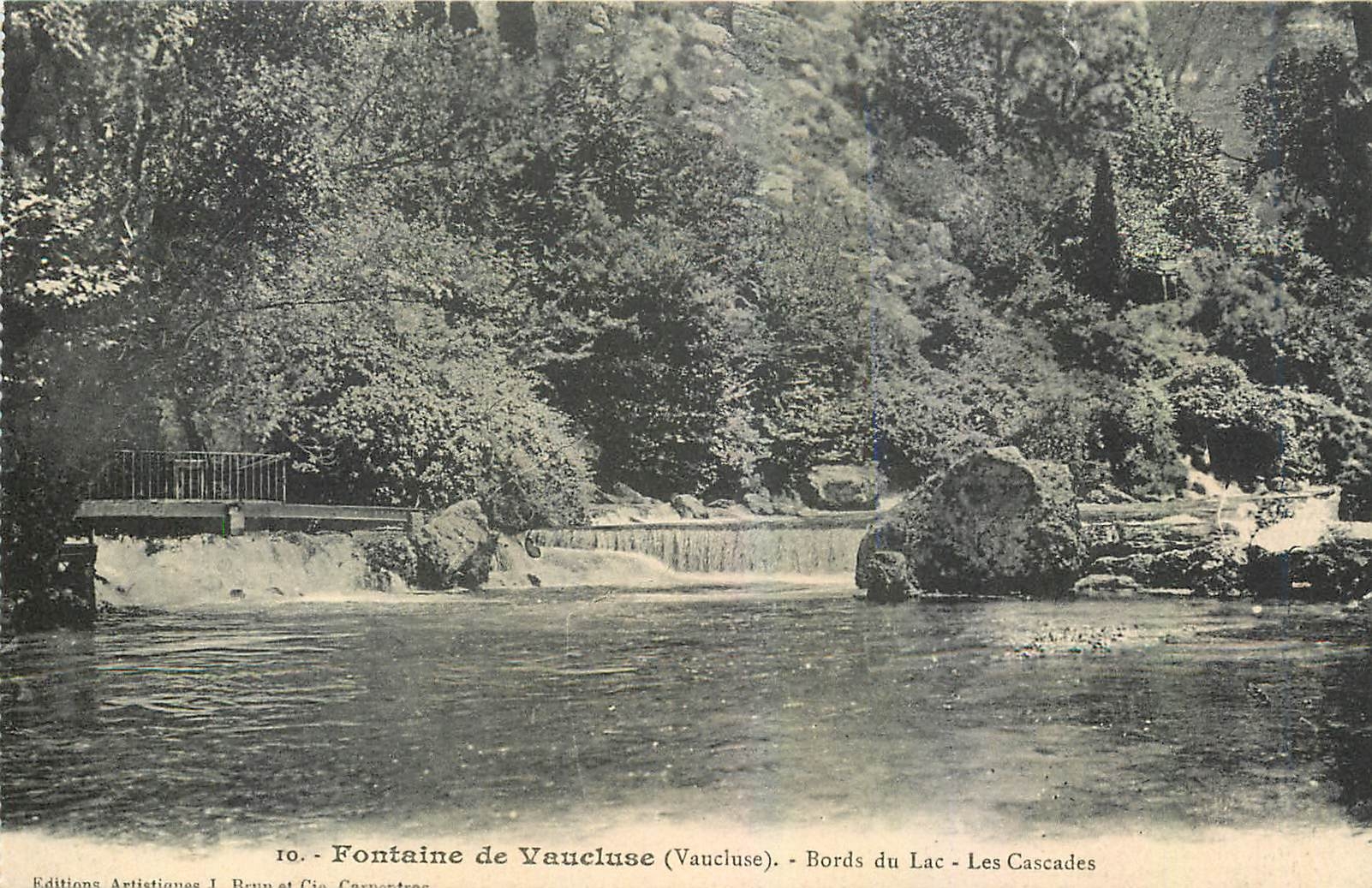 CPA Fontaine de Vaucluse Bords du Lac Les Cascades 