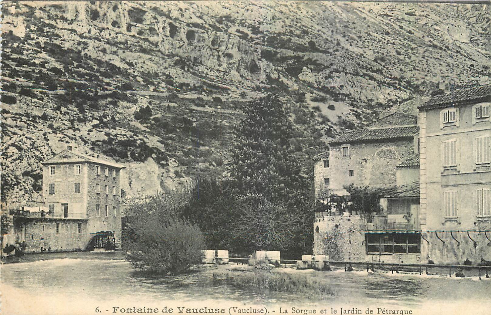 CPA Fontaine de Vaucluse La Sorque et le Jardin de Petrarque 