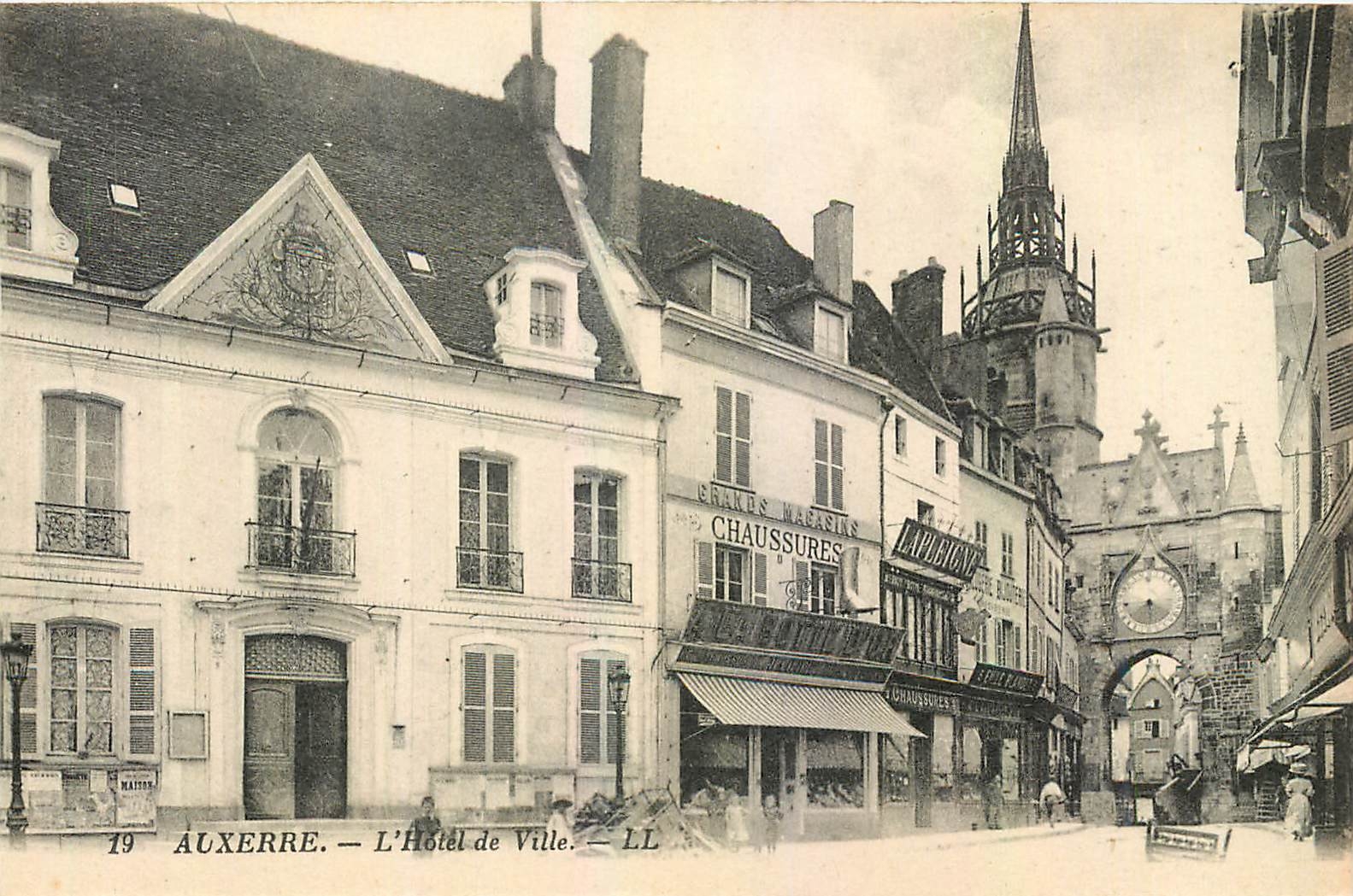 CPA Auxerre L'Hotel de Ville 