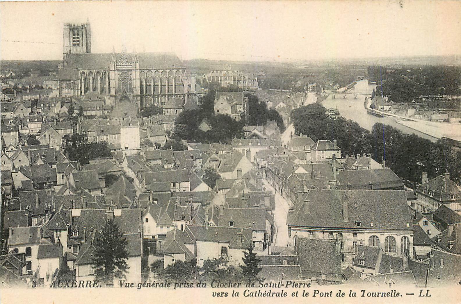 CPA Auxerre Vue generale prise du Clocher de Saint Pierre 