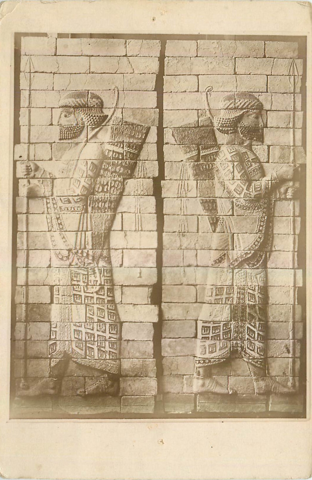 CPA Louvre Antiquites Asiatiques Duex Archers Palais de Darius 